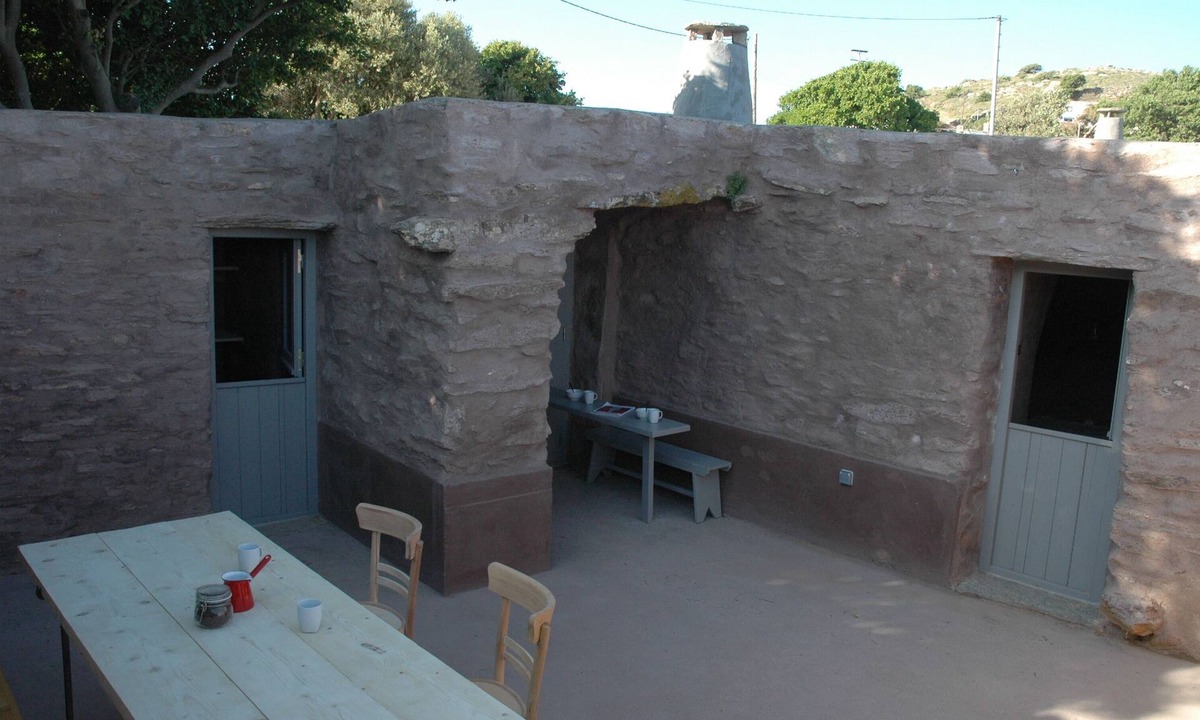 Kea House | A CYCLADIC STONE HUT IN KEA, GREECE