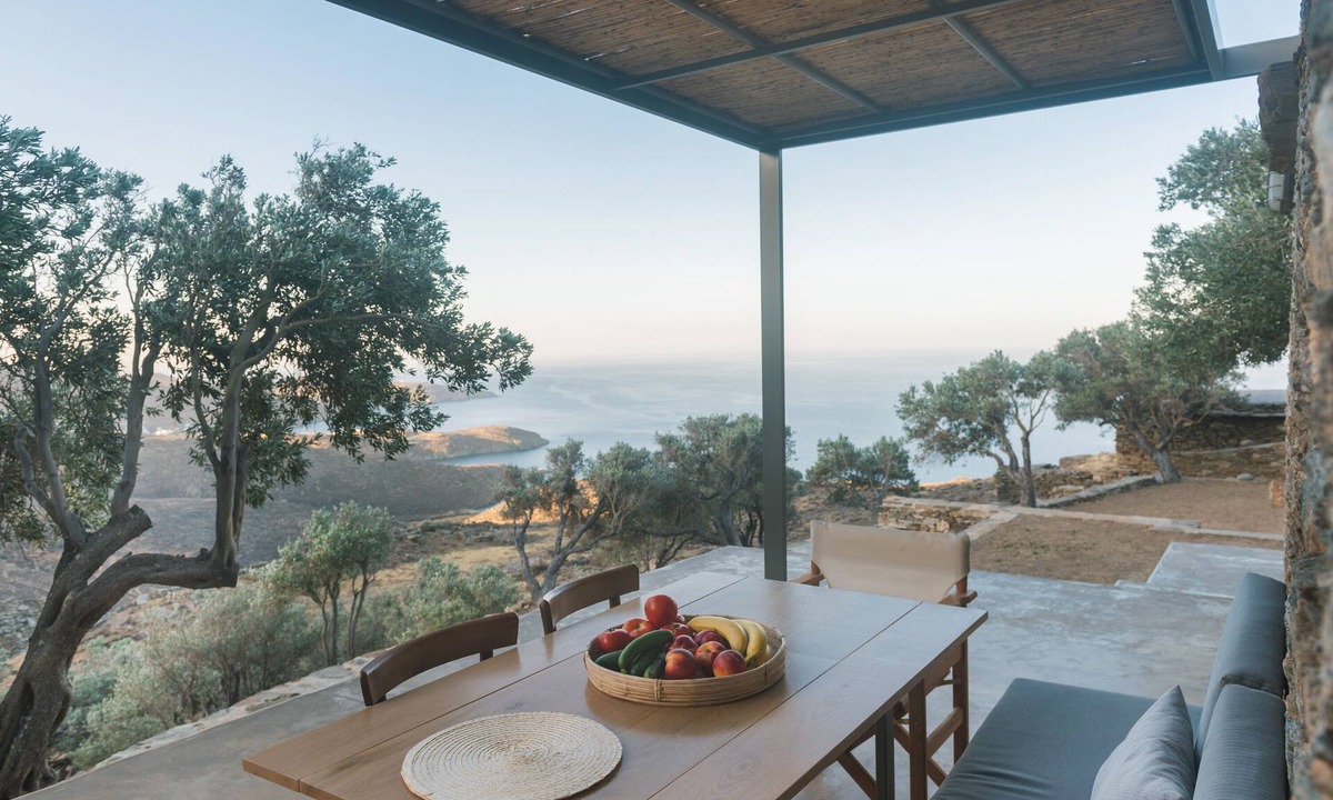 Exomvourgo House | A house in an olive grove with a unique view to the Aegean sea.