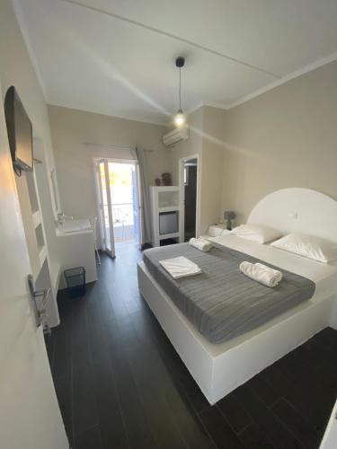 Korissia Hotel | AEGEAN VIEW SEASIDE ROOMS AND STUDIOS KEA