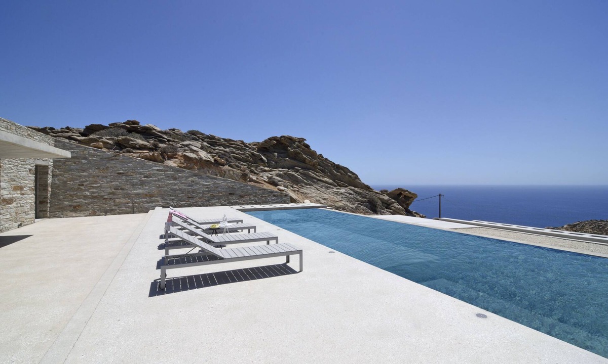 Ios Villa | Aetos soaring over the Aegean Sea