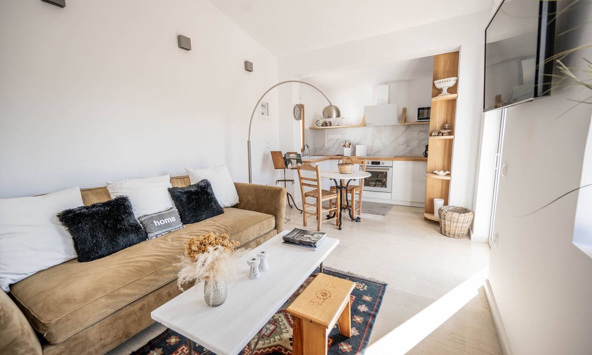 Limni Vouliagmenis House | Agrambeli Apartment 6/7 at Heraion Lagoon
