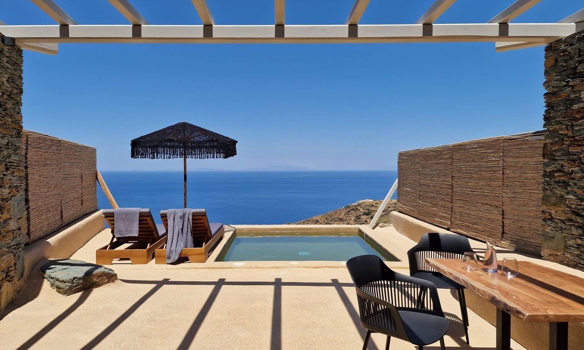 Ano Meria Villa | Alluring Folegandros Suite | Iris Suite | Breathtaking Aegean Sea Views |.