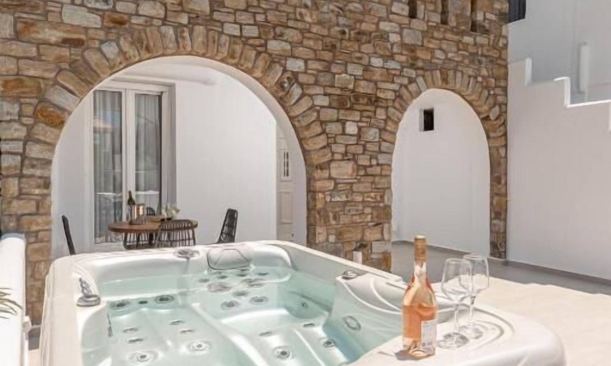 Plaka Hotel | Almiriki Naxos Beachside Living