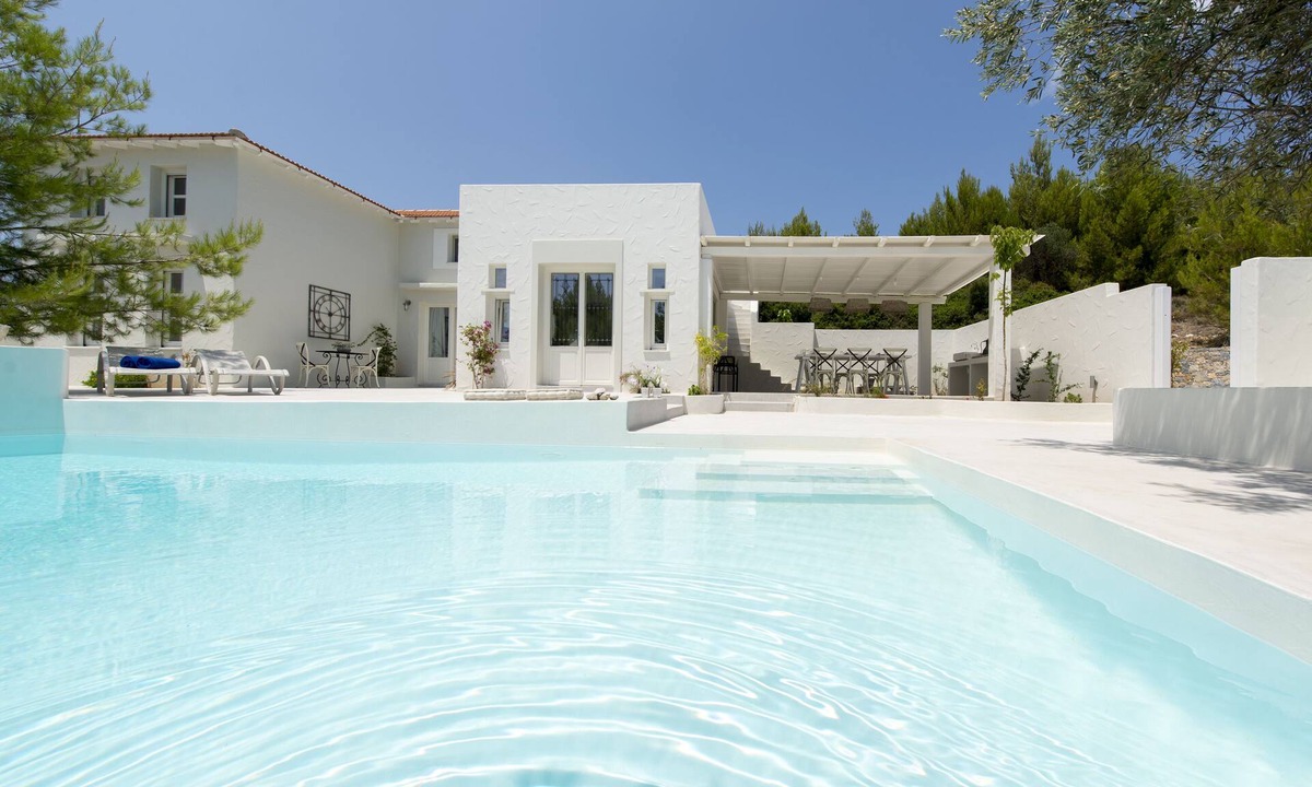 Votsi Villa | An Absolute Dream! Big villa with private pool, only 5 minutes from the beach!
