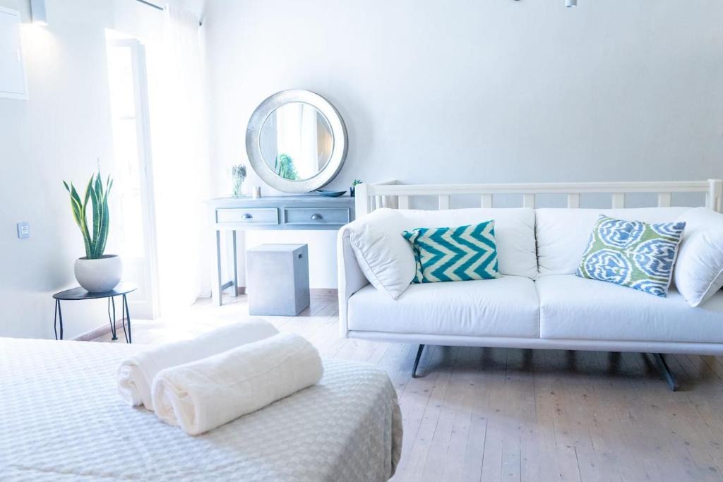Fiskardo Apartment | Anna Maria's, cozy studio in the heart of Fiscardo