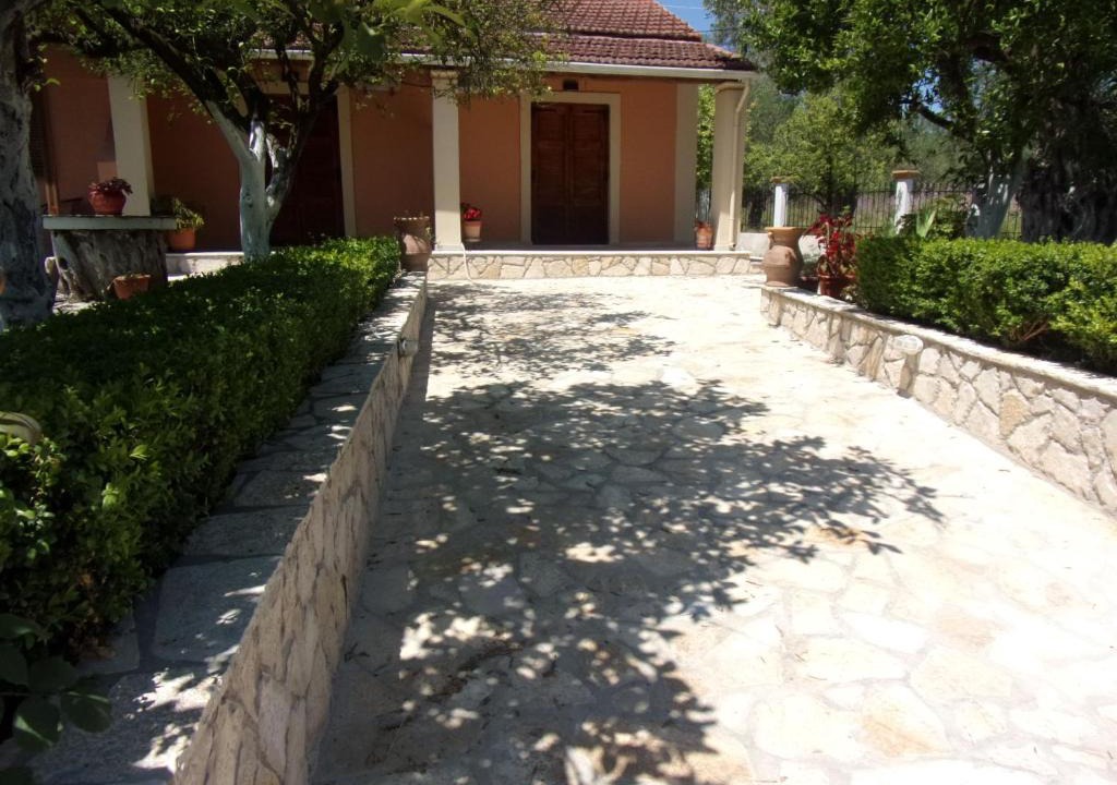 Notos Apartment | Anthoula's Garden Perivoli