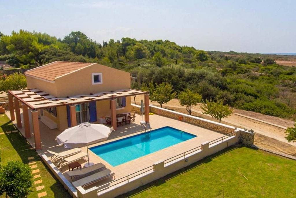 Kounopetra Villa | Antigoni Beach House: Large Private Pool, Walk to Beach, Sea Views, A/C, WiFi