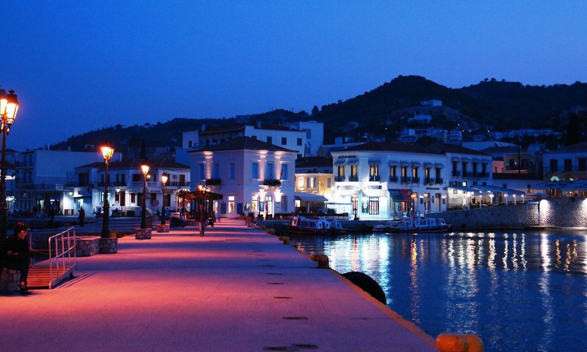 Agii Anargiri Apartment | Apartment 10 minutes from the port of Spetses.