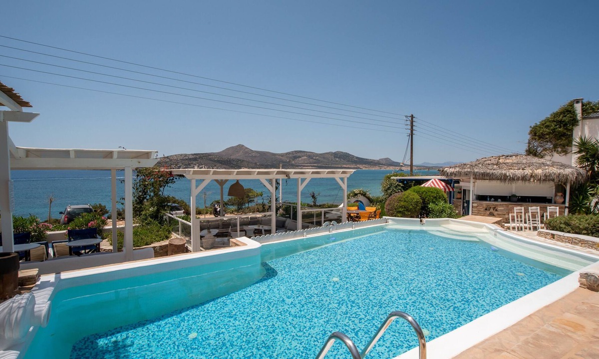 Antiparos Apartment | Apartment 'Blue Dolphin Family Pool' with Sea View, Wi-Fi and Air Conditioning