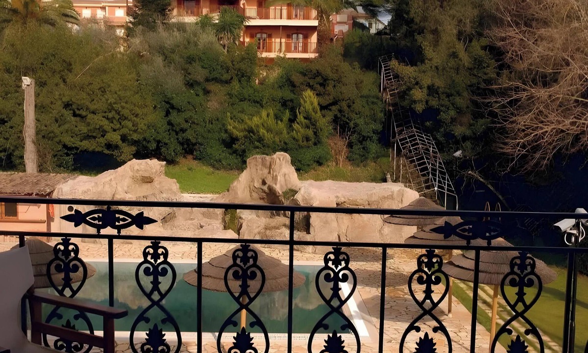 Tzavros Apartment | Apartment 'Corfu Club Standard 2' with Shared Pool, Wi-Fi and Air Conditioning