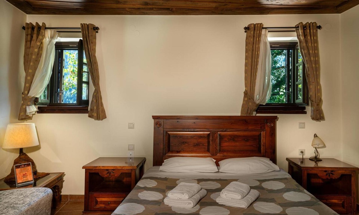 Potamia Apartment | Apartment 'Erato' with Mountain View, Private Terrace and Wi-Fi