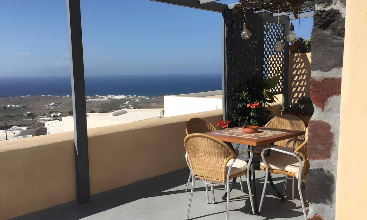 Finikia Apartment | Apartment in A Hotel 'Honeymoon in Finikia - Oi' with Wi-Fi and Air Conditioning