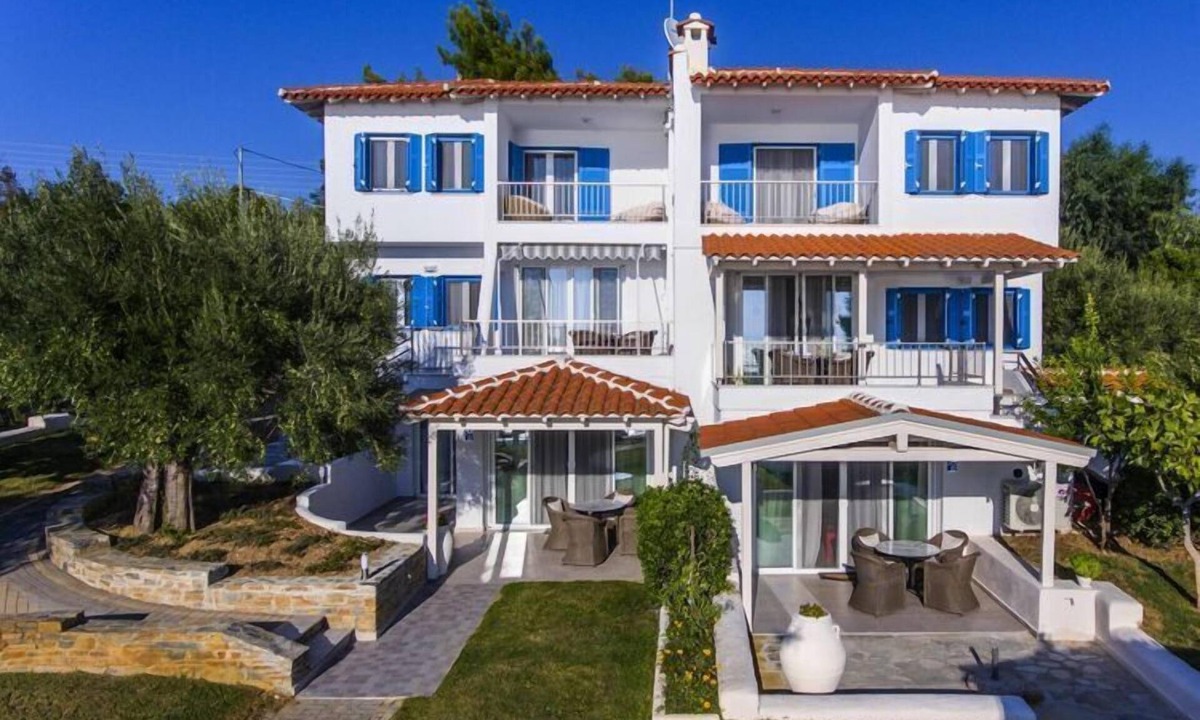 Elia Nikitis Apartment | Apartment in Elia Beach with a shared pool