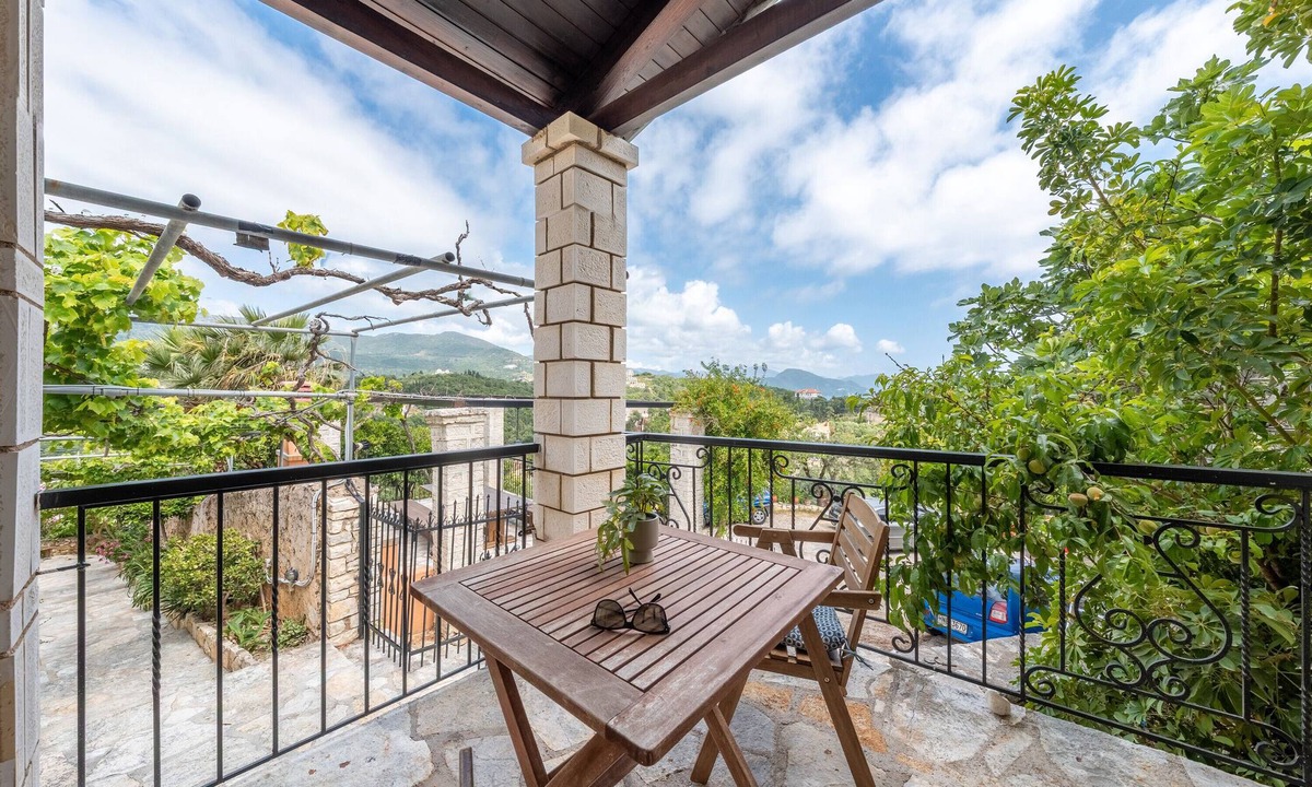 Sivota Apartment | Apartment 'Old Manor Cottage House 5' with Wi-Fi and Air Conditioning