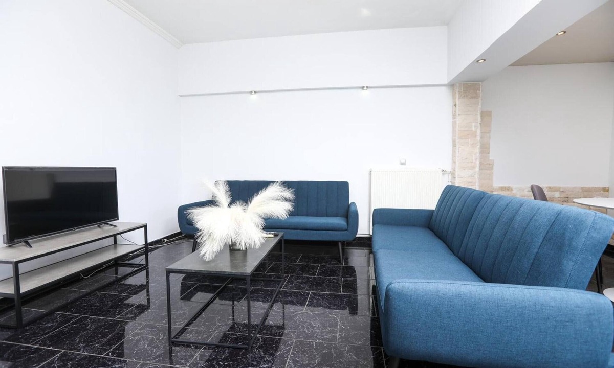 Tzavros Apartment | Apartment 'Superior' with Mountain View, Wi-Fi and Air Conditioning