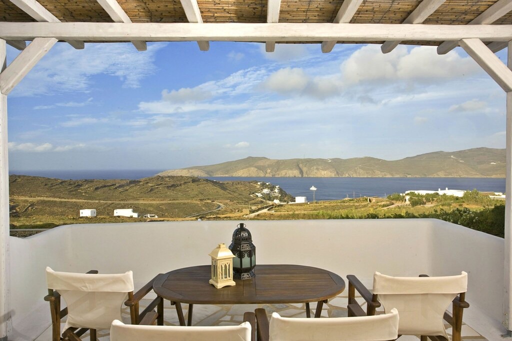 Panormos Apartment | Apartment Yaki 2 in Panormos bay, in the northeast of the island, with 2 bedrooms, 4 sleeps.