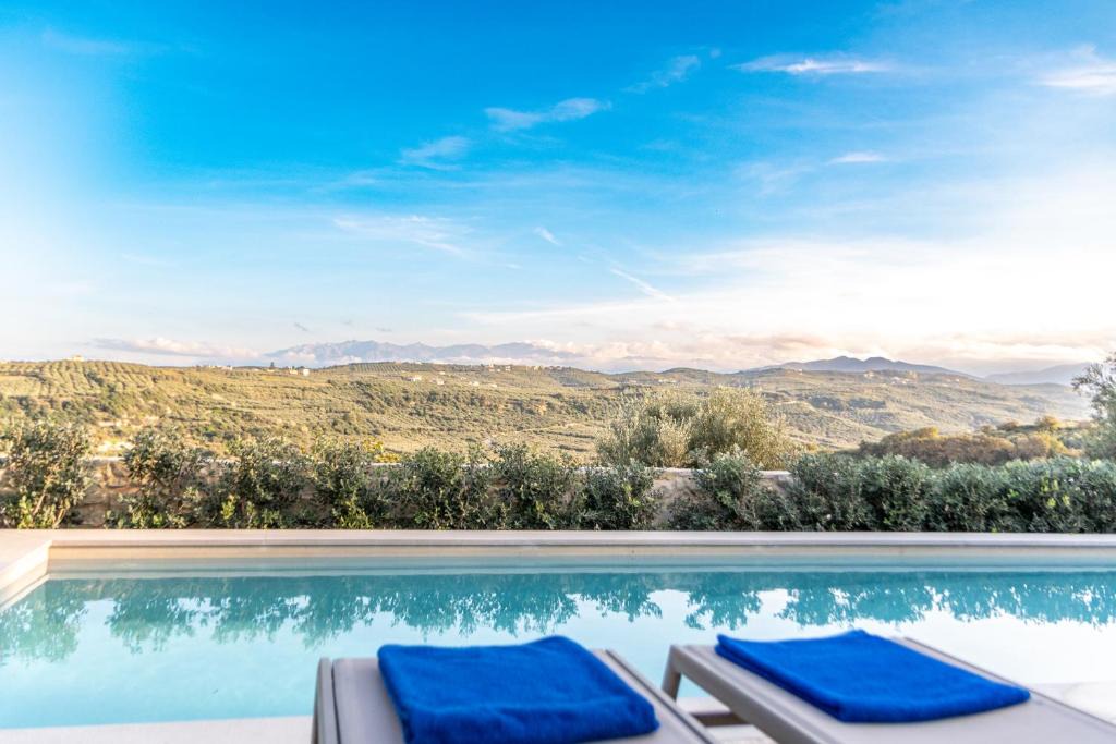 Spilia House | Apithano Heated pool on demand