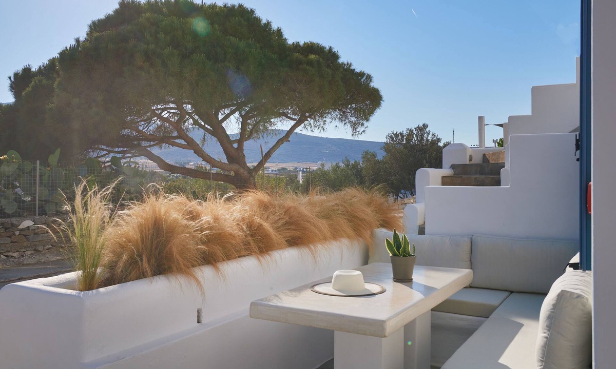 Piso Livadi House | Apollo | 2 Bedroom Apartment with Patio, Cleopatra Homes Paros