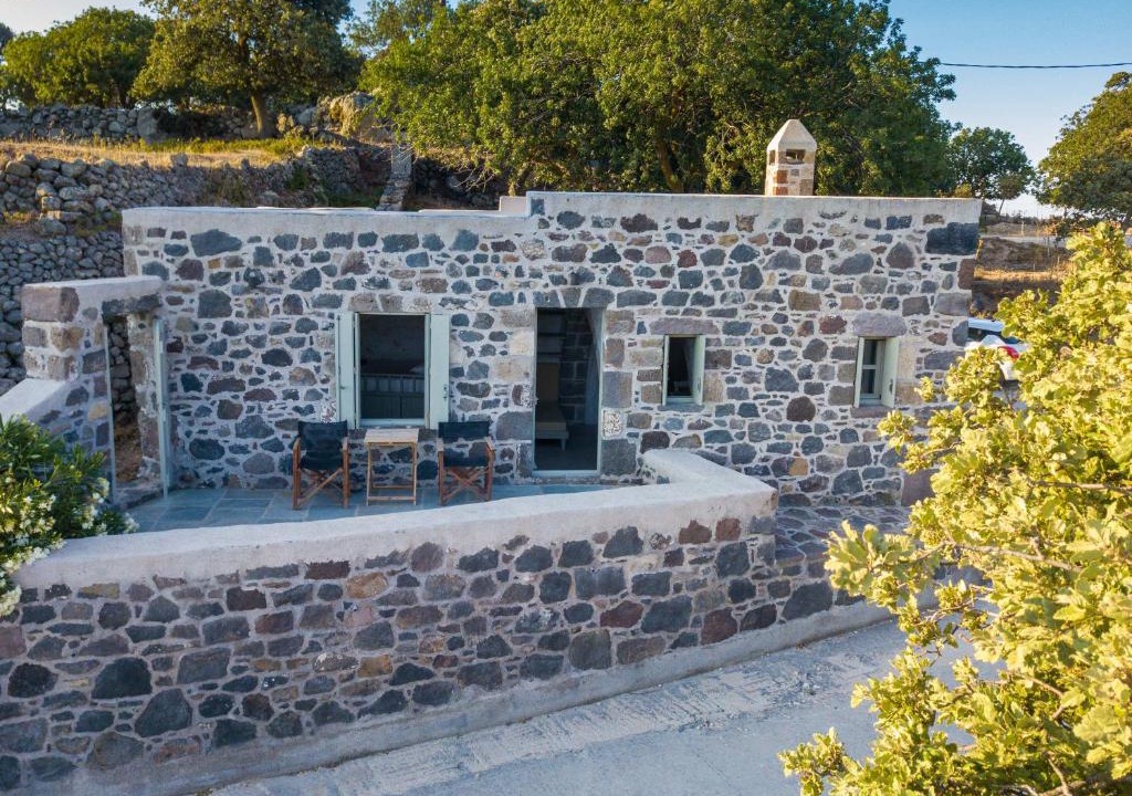 Nisyros Apartment | Apostrophe Traditional Residence in Nisyros with arcurated interior. Privacy & Authenticity