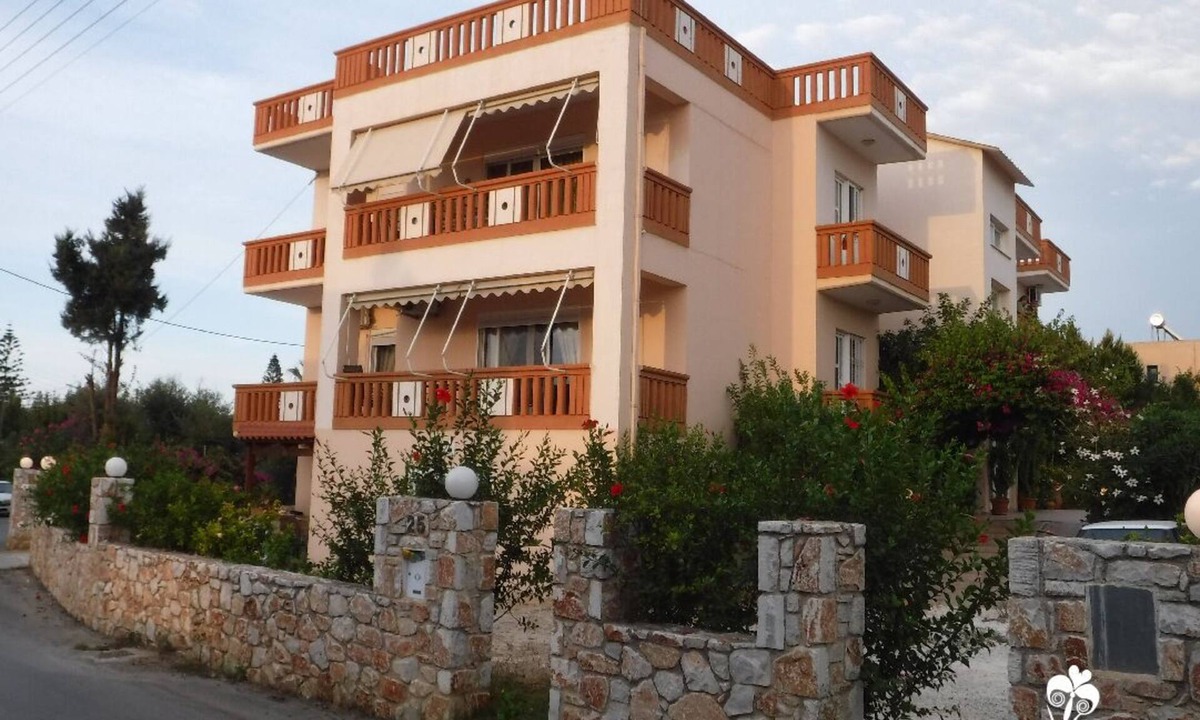 Daratsos Apartment | Art apt. walk to the beach.