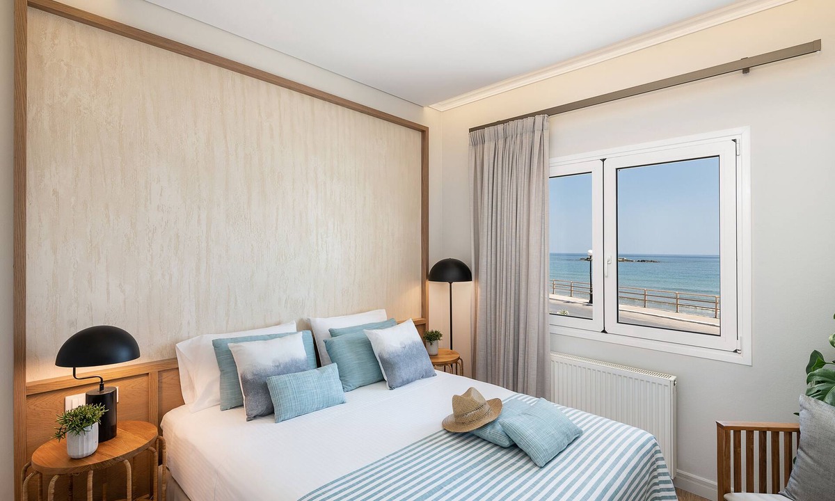 Kato Galatas Apartment | Artistic 2 Bedroom apt in front of the sea