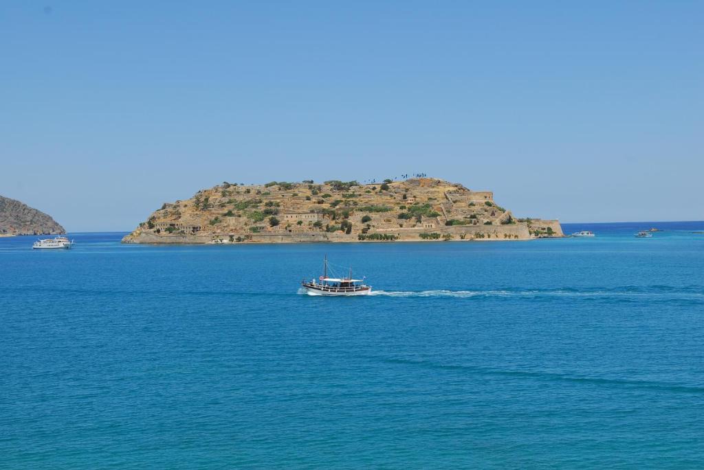 Plaka Apartment | Athina Villas