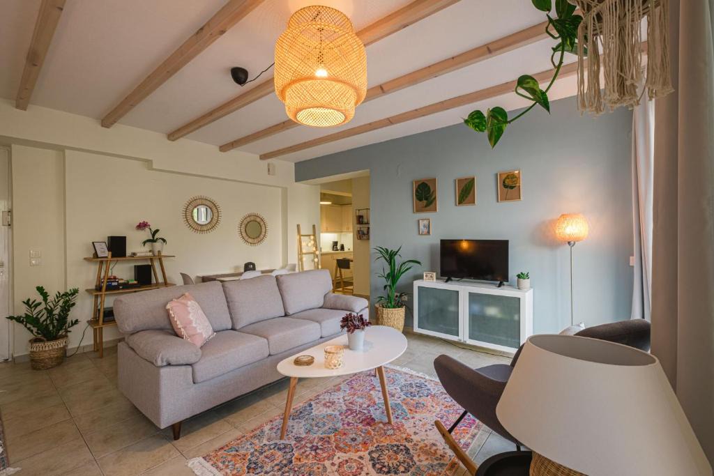 Anatolikos Sinikismos Apartment | Aura Garden Apartment