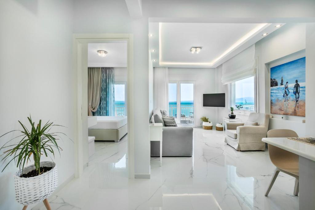 Haniotis Apartment | Beach Front Casa Elena