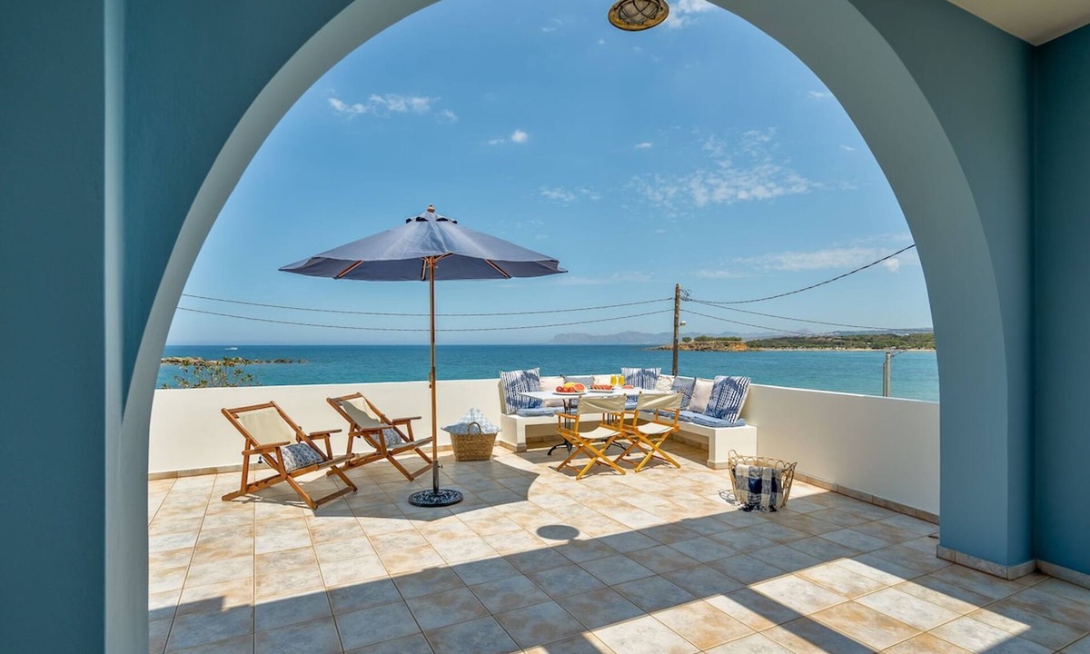 Agia House | Beach House Kalamaki, steps away from the beach