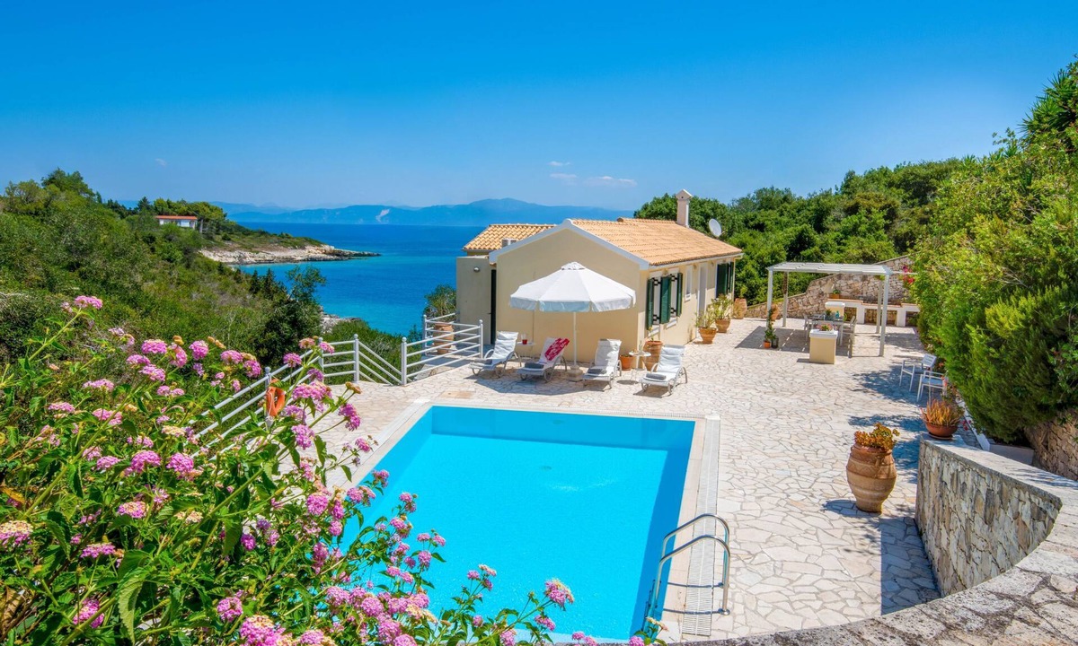 Katsimatika Villa | Beach House Sophia Paxos: Private Pool, Views, WiFi, Aircon