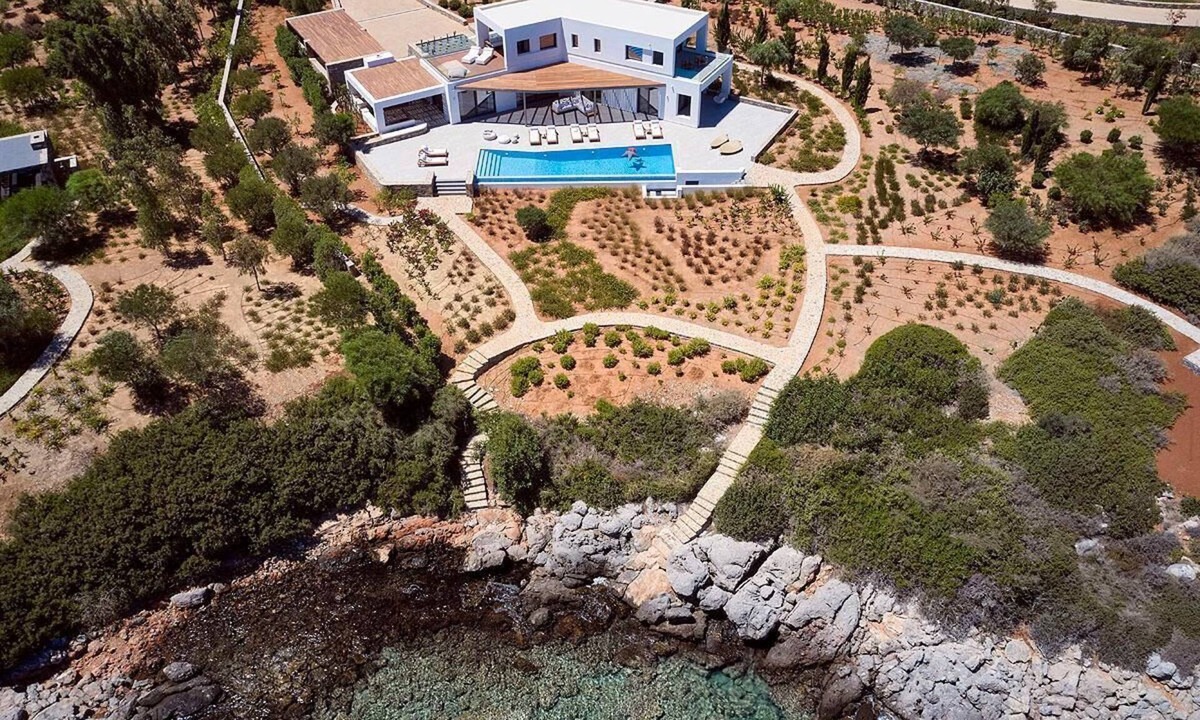 Ammoudara Villa | Beachfront 6 bedroom villa with a heated pool