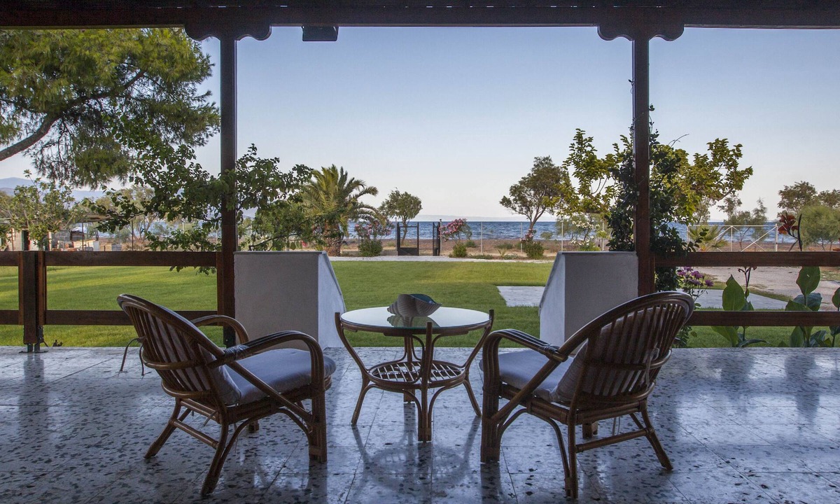 Nea Anchialos Cottage | Beachfront ThemiLia, Luxury House