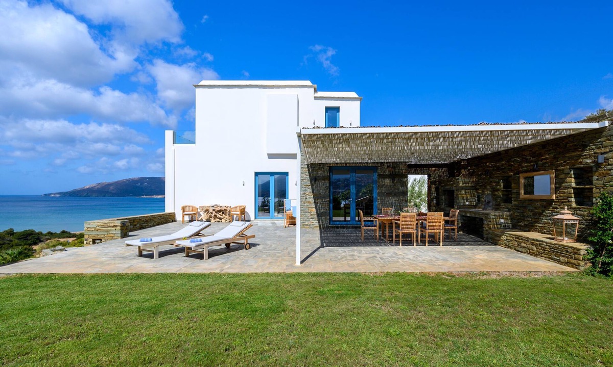 Gavrio Villa | Beautiful 4 bedroom villa "on the beach" - Large swimming pool and terrace access