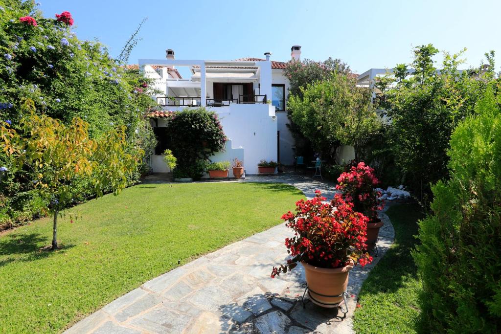 Kato Gatzea House | Beautiful Pelion Sea House