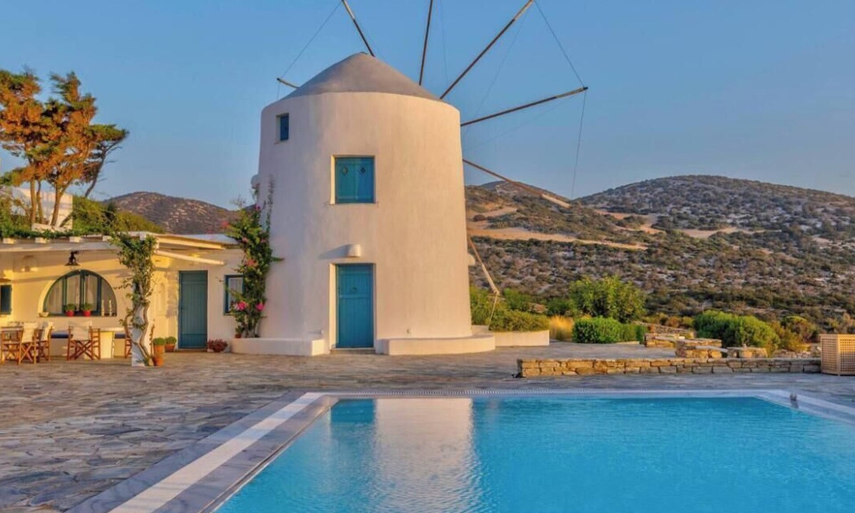 Antiparos House | Beautiful summer villa surrounded by the sea