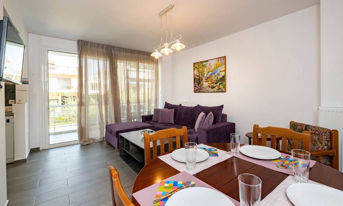 Glyfada Apartment | ⭐Beautifully renovated flat in superb location⭐
