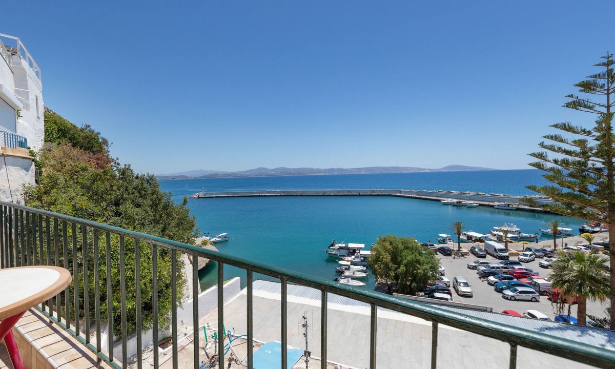 Agia Galini Bed & Breakfast | Bed and Breakfast 'Deluxe Triple Room Sea View' with Sea View, Wi-Fi and Air Conditioning