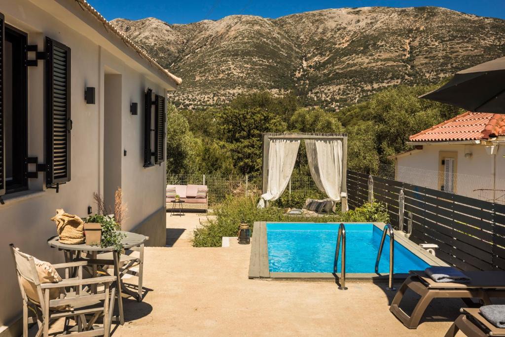 Aetos House | Berthina House