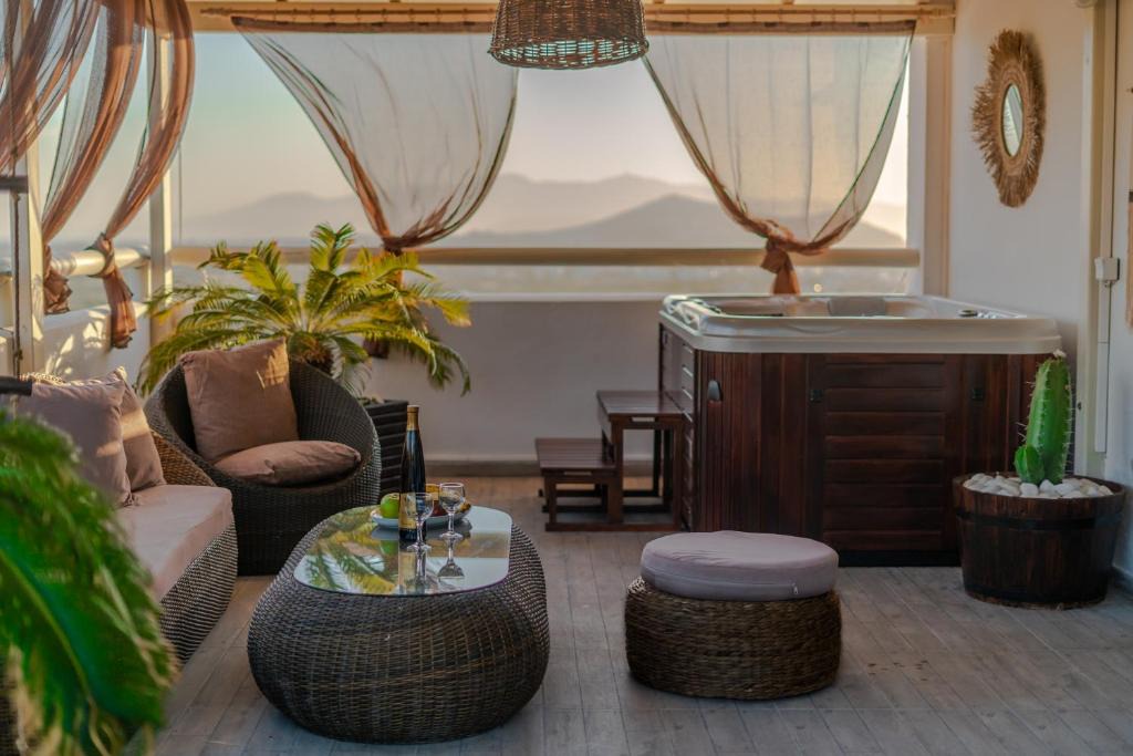 Agkidia Villa | Black Velvet
