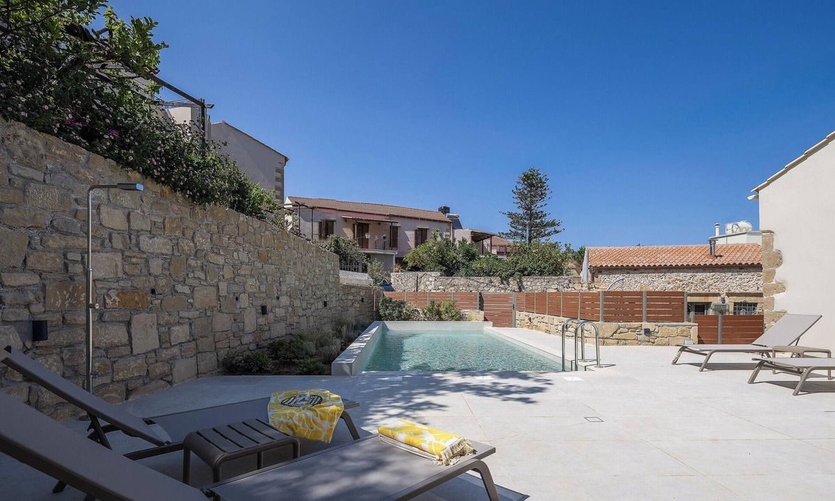 Spilia Villa | Blend of Traditional Elegance and Modern Comfort by etouri
