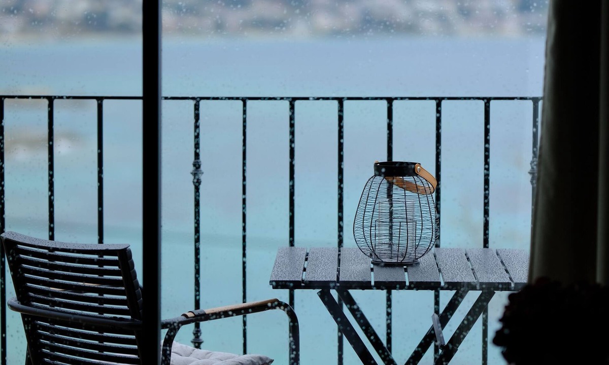 Kavala House | blue crystal view