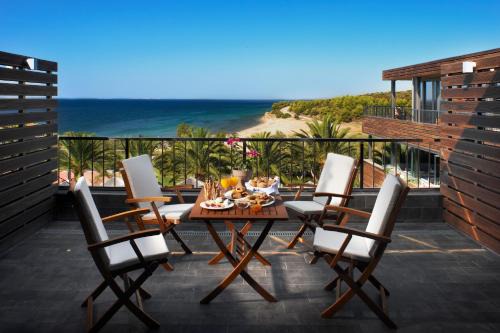Blue Dolphin Hotel | Ormilia
