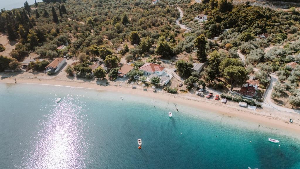 Gialtra Villa | Bluevera seafront villa-Aidipsos bay