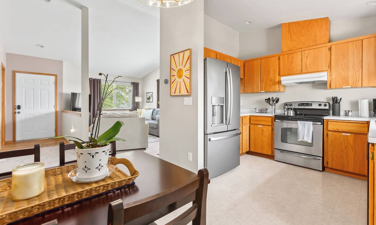 Pullman House | Bright, Single-level 2BR/2BA Townhome with Open Living Spaces and Relaxing Patio