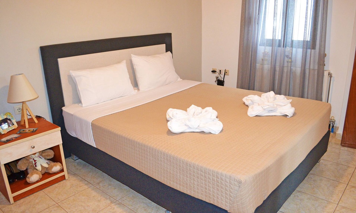 Rethymno Apartment | Budget apt,3 guests,Town center,No car needed,Next to taverns,bars,amenities 24