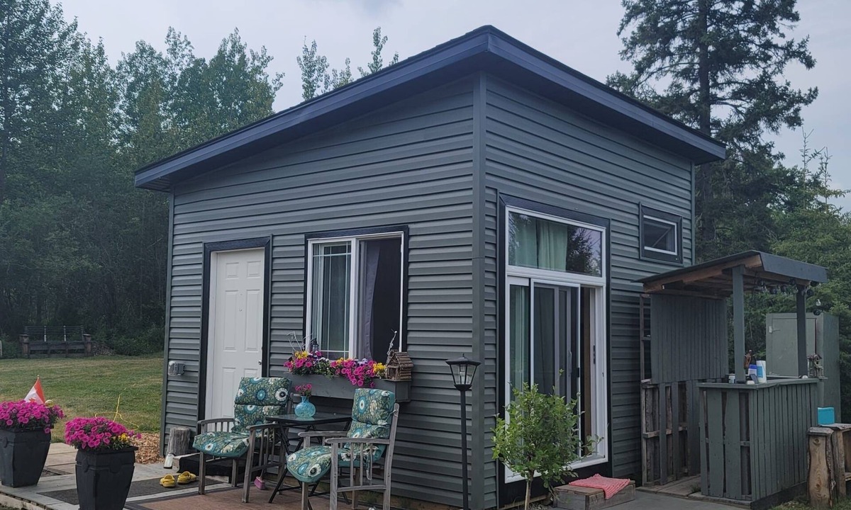 Griesbach Cabin | Cabin mins to Edmonton, St Albert. Pet friendly! Monthly winter rates available