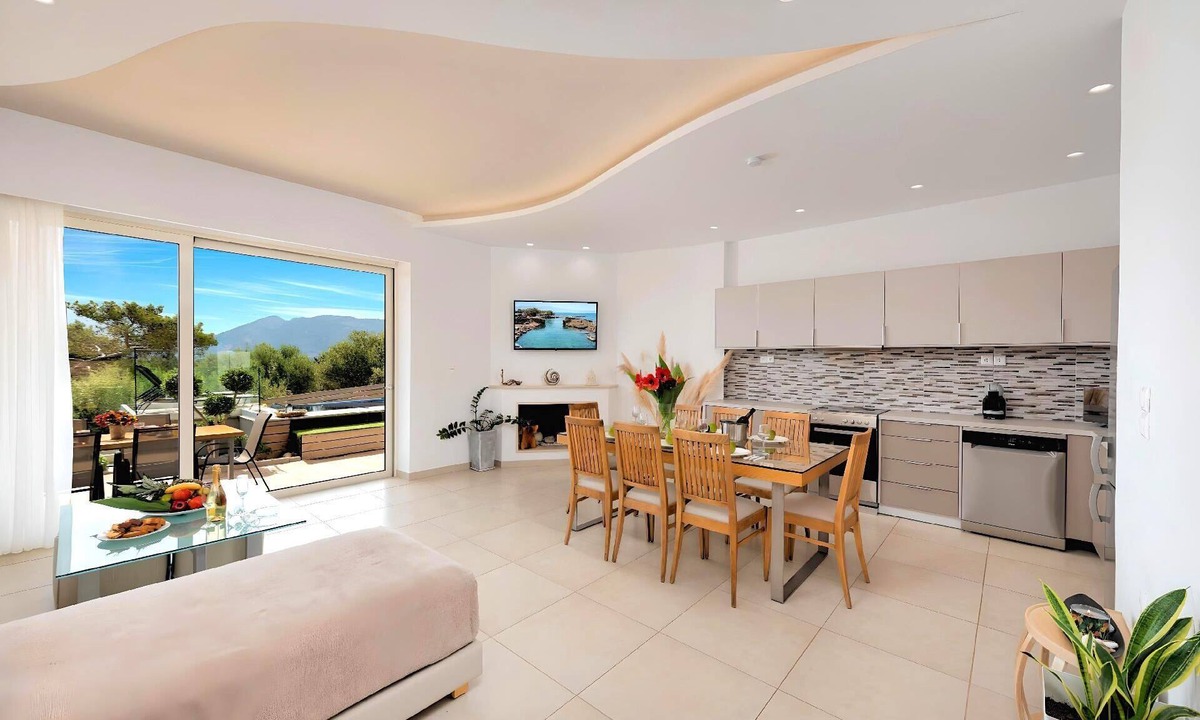 Vathi House | Canes Villa Heated Pool