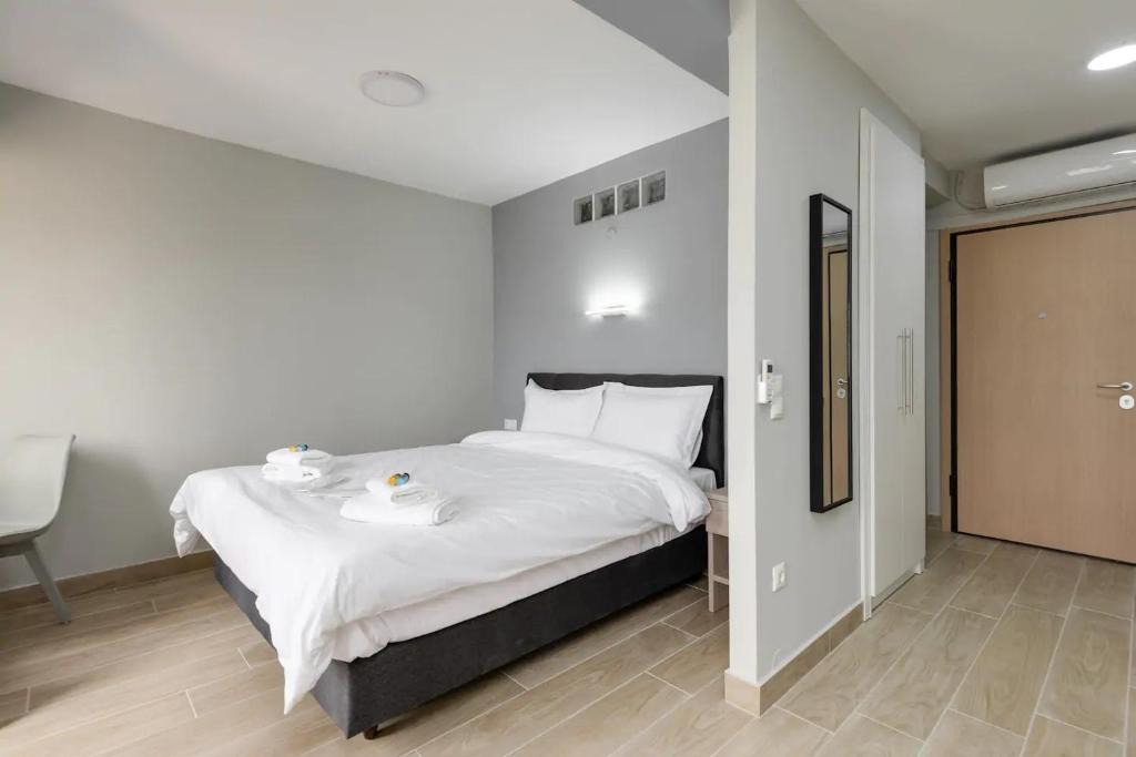 Thessaloniki City Centre Apartment | Caravanserai Studio 8