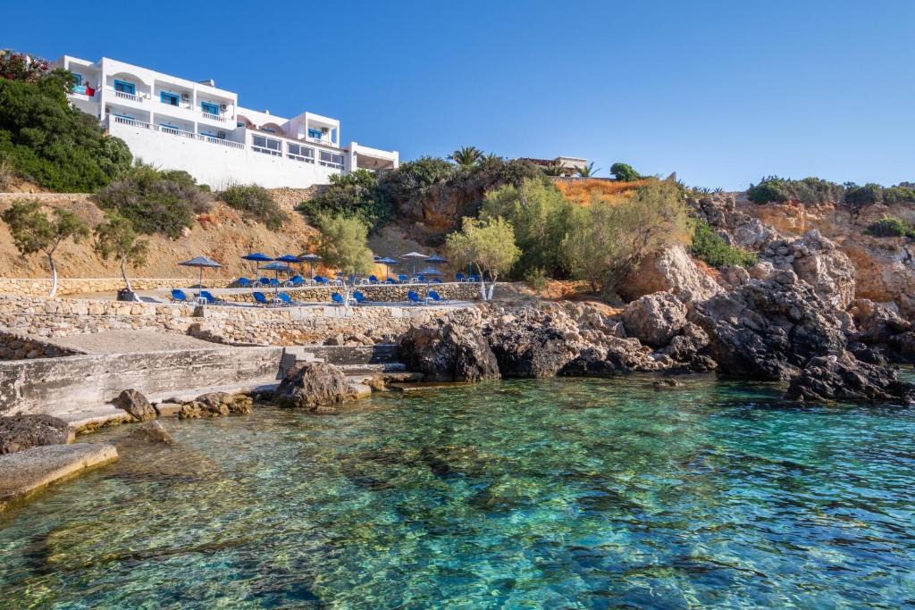 Amoopi Hotel | Castelia Bay Hotel