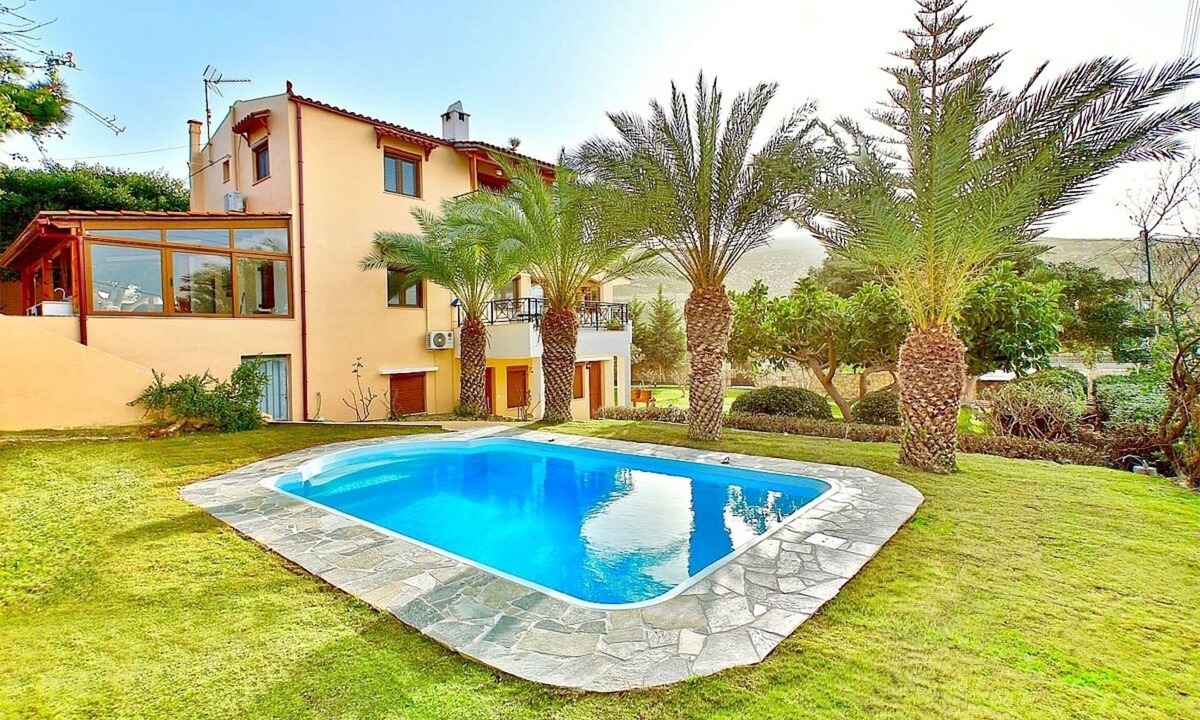 Karteros Villa | Charming 5-Bedroom Villa, Large Garden, Private Pool, Sea View - 800 m to a Sandy Beach in Karteros